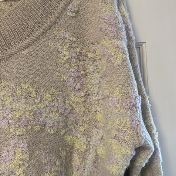 Oversized distressed sweater - Picture 3 of 3